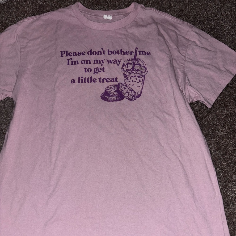 Amazon Pink and Purple Short Sleeve Tee with Graphic Design